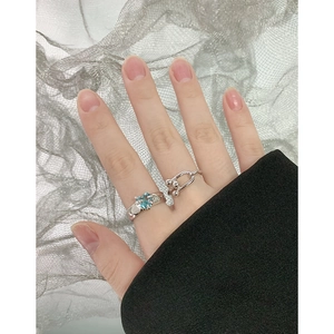 S925 silver set with light blue heart zircon ring and geometric open chain ring on hand