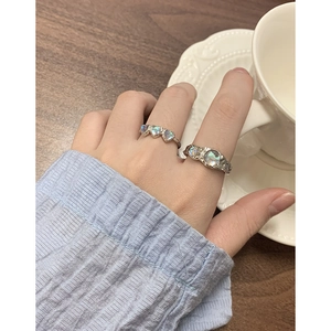 S925 silver moonstone ring set featuring irregular molten texture and heart gems