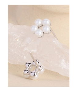 Macro shot of silver wreath pearl earrings with floral design and S925 studs