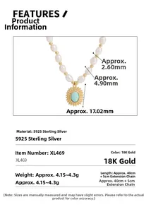 Détail d'un collier en argent S925 avec perles naturelles et pendentif soleil en opale