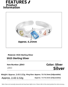 Details des S925 Silberrings mit bunten Zirkoniasteinen und Sternengravur auf der Seite