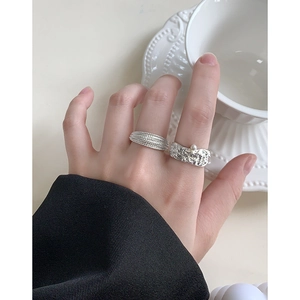 Minimalist S925 silver layered rope ring and pearl lava ring set worn on finger