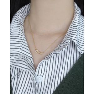 Elegante S925 Silber Sicherheitsnadel-Halskette in Gold mit Zirkonia-Besatz
