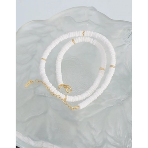 Élégant collier en argent S925 avec perles en céramique blanche et fermoir doré
