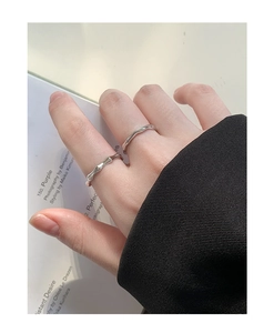 Detailed close-up of a S925 sterling silver bamboo style open ring and wave band set