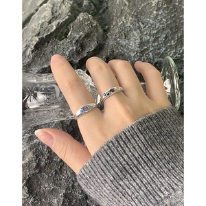 Minimalist S925 sterling silver geometric rings with star-shaped zircon inlays on model