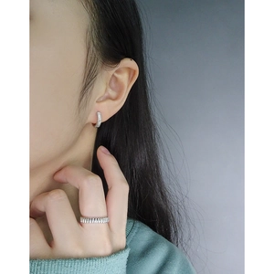 Minimalist S925 silver croissant gear ring and hoop earrings set on female model