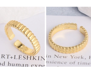 Detailed view of gold S925 sterling silver gear ring with vertical ribbed textures