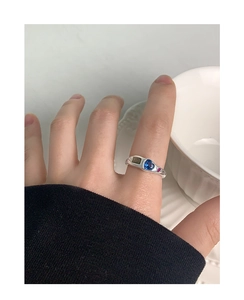 Detailed view of S925 silver ring featuring a blue heart zircon and retro accents