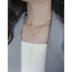 Elegant gold Y-shaped pearl necklace with S925 silver chain worn on a female model