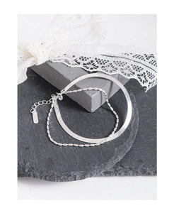 Detailansicht der doppelreihigen Schlangenkette und Perlenkette aus S925 Sterlingsilber