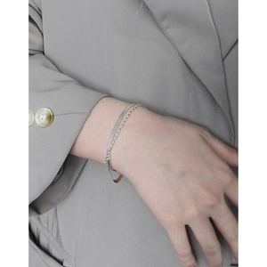 Minimalistisches S925 Sterling Silber Armband mit Schlangenkette und feinen Perlen