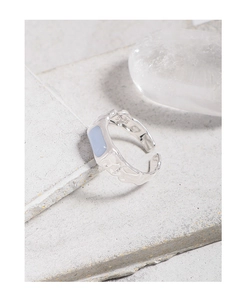 Detailed view of S925 silver ring featuring irregular ripples and blue agate stone