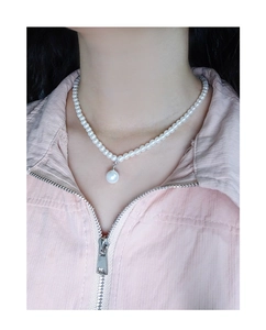 Detailed close-up of S925 silver necklace featuring a central large round pearl pendant