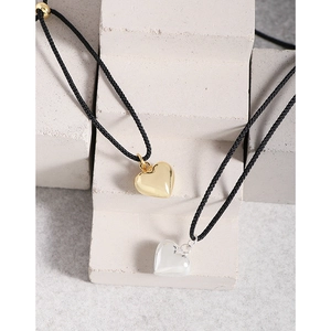 Pendentifs cœur en argent S925 or et argent sur colliers en cordon noir minimalistes