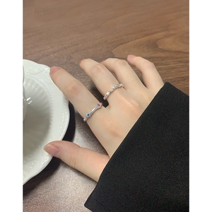 Set of two S925 silver rings with zircon stones and hammered texture design