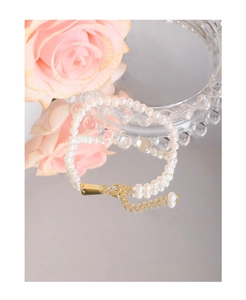 Dettaglio della chiusura in argento S925 e perle naturali su bracciale elegante