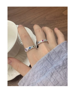 Macro shot of S925 silver wave rings with colorful heart-shaped zirconia stones