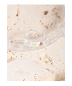 Macro detail of S925 silver ring featuring colorful green and orange zirconia stones
