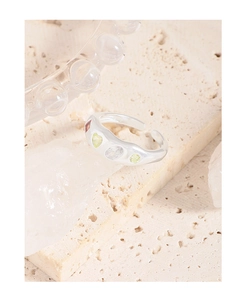 Detailed view of S925 silver ring with irregular texture and green heart zircon gemstone