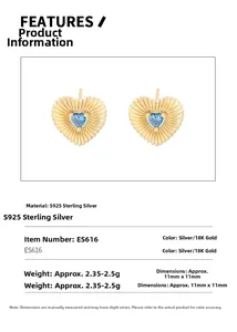 Vue détaillée des boucles d'oreilles cœur en argent avec zircon bleu et texture striée
