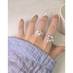 S925 sterling silver floral rings with zircon accents on hand for a chic Korean style