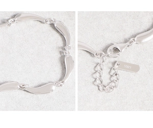 Close-up of S925 sterling silver wave bracelet with lobster clasp and extension chain