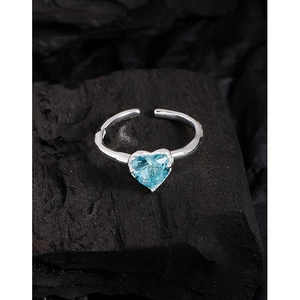 Minimalist S925 sterling silver ring with a heart-shaped sea blue gemstone centerpiece