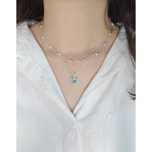 Collier double épaisseur en argent S925 avec un pendentif en cristal bleu en forme de cœur