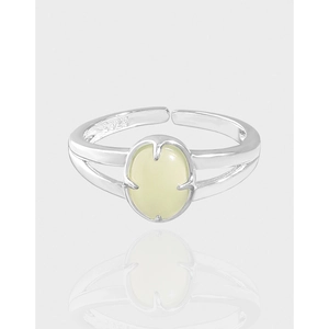 S925 Sterlingsilber Grüner Kristall Offener Ring Vintage Oval Krappenfassung Eleganter Verstellbarer Fingerring Schmuck Damen