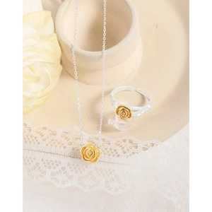 Elegant S925 silver jewelry set featuring golden rose pendant necklace and floral ring