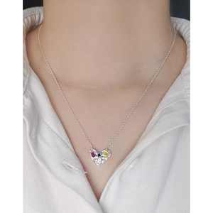 Collier cœur en argent S925 à texture froissée serti de trois zircons colorés brillants
