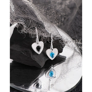 Elegant heart-shaped S925 silver earrings with black and blue teardrop gemstones