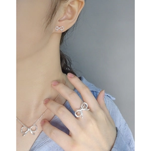 Elegant S925 silver jewelry set featuring ribbon bow necklace, ring and earrings on model