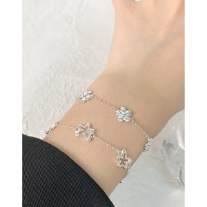 Ensemble de bracelets floraux géométriques en argent avec breloques sur poignet