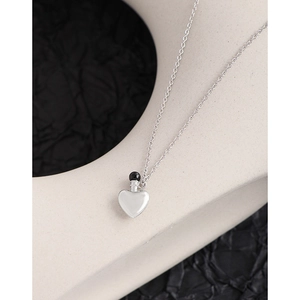 S925 Sterling silver heart pendant necklace with black agate bead and silver chain link