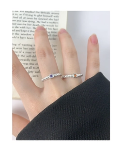 Detail von S925 Sterlingsilber Ringen mit lila und orangefarbenen Zirkoniasteinen