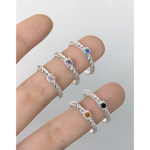 S925 Sterling Silber Ring mit Seilstruktur und quadratischen Zirkonia in fünf Farben