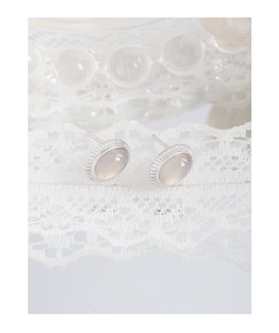 Detailed close-up of S925 silver stud earrings with oval moonstone and rope edge design