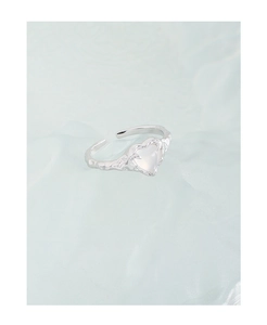 Detail of S925 silver ring featuring heart agate stone and irregular lava texture