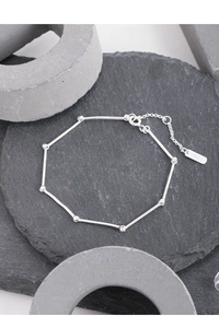 Vue détaillée du bracelet en argent S925 à maillons bambou minimaliste avec fermoir homard