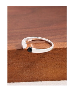 Macro shot of S925 sterling silver U-shaped ring with polished black agate stone detail