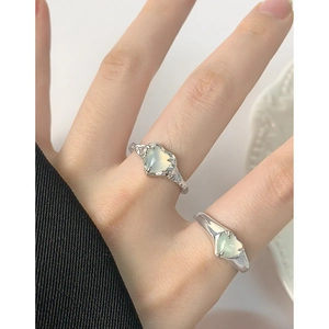 Bagues cœur en argent S925 avec agate verte aux finitions texturées et polies
