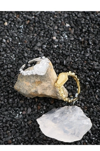 Detailed close-up of S925 sterling silver heart rings with textured edges on stones