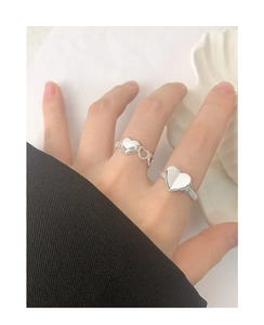 Close-up of S925 sterling silver heart-shaped rings worn on a hand with minimalist styling