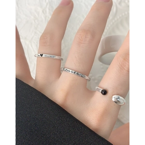 Minimalist S925 sterling silver geometric U-shaped ring set with black agate accents