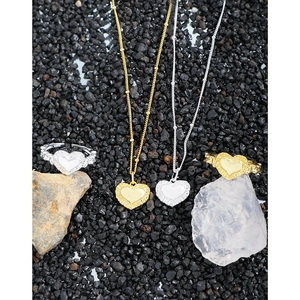 S925 sterling silver heart ring set with textured edges in gold and silver finish