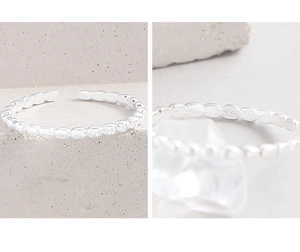 Detailed view of S925 sterling silver ring showing beaded texture and material hallmark