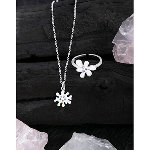 S925 sterling silver jewelry set featuring a floral zircon ring and textured necklace