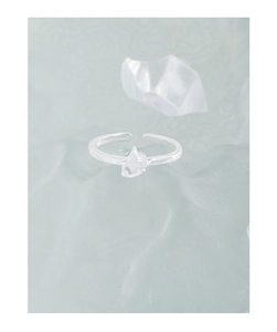 Detailed macro shot of the silver star-shaped knot design on the adjustable metal ring